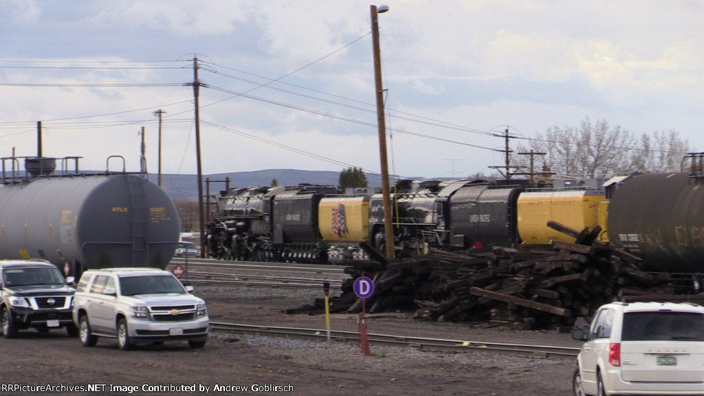 UP 4014, 844, 809, 814, SRIX 33662 + UTLX 950227